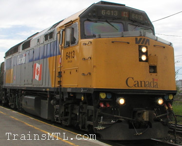 Locomotive VIA6413 with old colors / Locomotive VIA6413 avec les